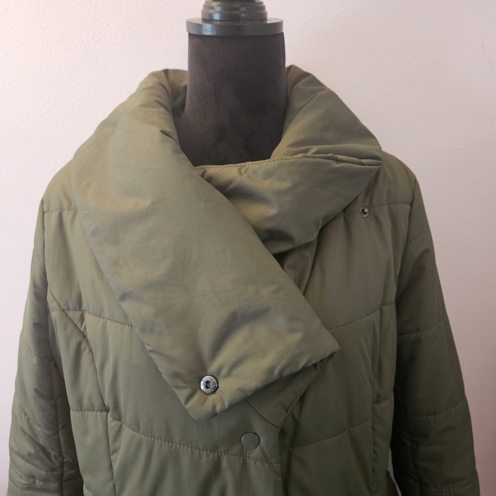 Versatile Army Green Belted Puffer Coat - Size Large - Picture 6 of 9